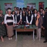 В Донецке «Единая Россия» открыла Парту Героя в память о двух участниках СВО