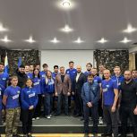 Адлан Динаев встретился с волонтерами лагеря «Курский рубеж»