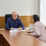 «Единая Россия» помогает решить вопросы социальной сферы.