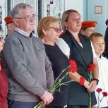 В Павловском районе Алтайского края «Единая Россия» открыла парты и стенды, посвящённые Героям СВО