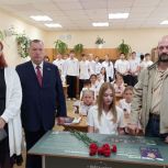 «Единая Россия» установила Парту Героя в школе Красноярска