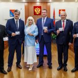 Депутаты Магаданской областной Думы восьмого созыва получили удостоверения об избрании