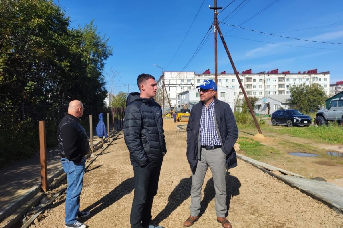 Депутаты «Единой России» проинспектировали ремонт дороги в Охе