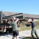 При поддержке липецких единороссов на фронт отправили лесоматериалы из Доброго