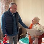 Евгений Попов поздравил с 95-летием ветерана из Филёвского Парка