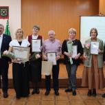 Владимир Рябцун вручил благодарственные письма сотрудникам дошкольных учреждений