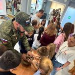 Ветераны и волонтёры СВО встретились с воспитанниками клуба «Клевер» в Магадане