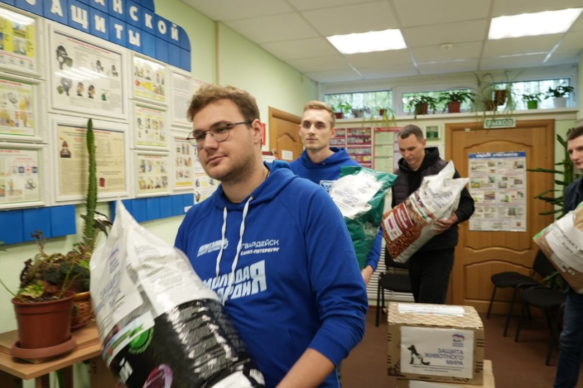 Единороссы и жители Красносельского района отправили помощь для животных в Курскую область