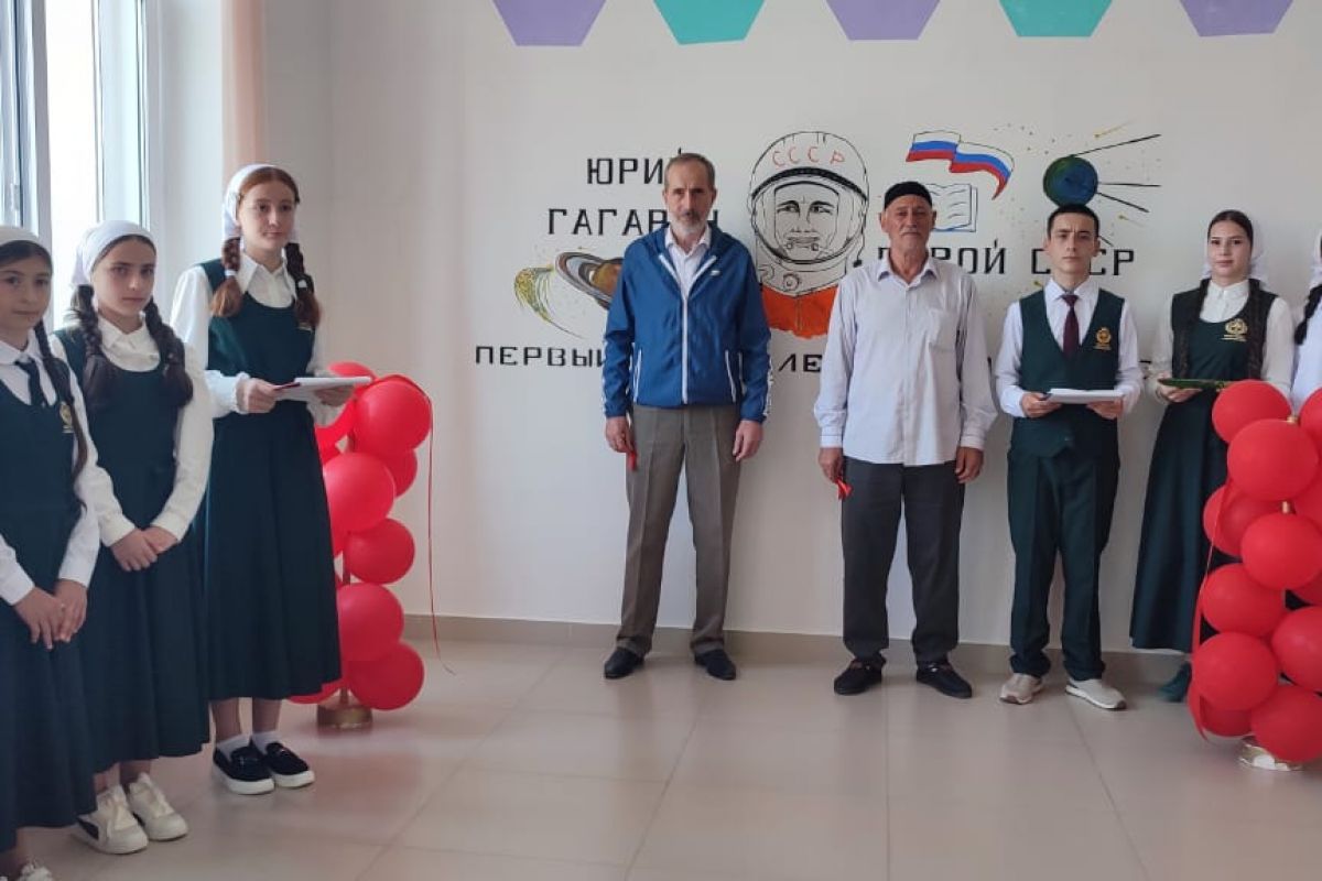 «Единая Россия» открыла в Ножай-Юрте мурал памяти Юрия Гагарина