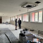 Единороссы проверили ход ремонта Центральной районной библиотеки в Перевальске