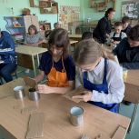 В Луганске и Первомайске для бойцов СВО сделали окопные свечи, охотничьи спички и ватные диски для розжига сырых дров