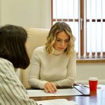 От заботы о животных до капитального ремонта: Светлана Акулова провела прием жителей в Московской городской Думе