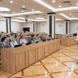 Игорь Володин организовал экскурсию в здание городского парламента для ветеранов машиностроительного завода