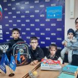 Более 100 школьников Когалыма получили подарки от «Единой России»