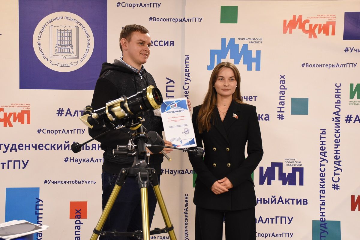 Как у космонавта: алтайские единороссы заботятся о здоровье пожилых людей и молодежи
