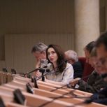 Юлия Литневская (фракция «Единая Россия») предложила поддержать молодых педагогов детских школ искусств
