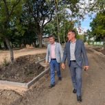 Вадим Рогожин проверил, как ведется реконструкция парка в Шиханах