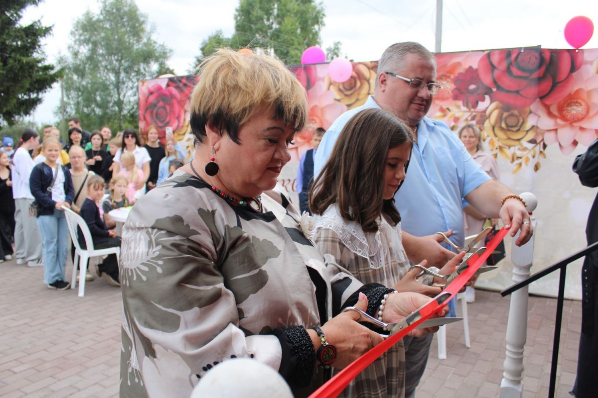 Галина Алёшина приветствовала земляков – гостей открытия нового Дома культуры в селе Камынино Плавского района