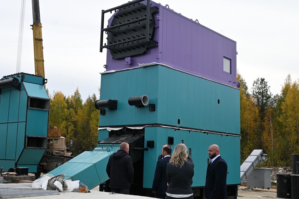 Партийцы оценили ход строительных работ новой котельной в Междуреченском