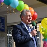 Александр Романенко побывал на линейке в барнаульской гимназии №22
