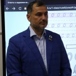 Адлан Динаев провел урок «Разговоры о важном» для учащихся гимназии №1 Грозного