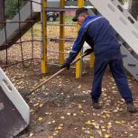 «Есть Решение»: Современную детскую спортивно-игровую площадку строят в Усть-Илимске