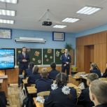 «Единая Россия» организовала встречу школьников с ветераном СВО в Ангарске Иркутской области