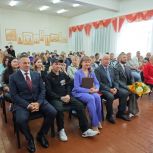 Депутат Законодательного Собрания области, член партии «Единая Россия» Олег Садовских в День знаний посетил школы Златоуста