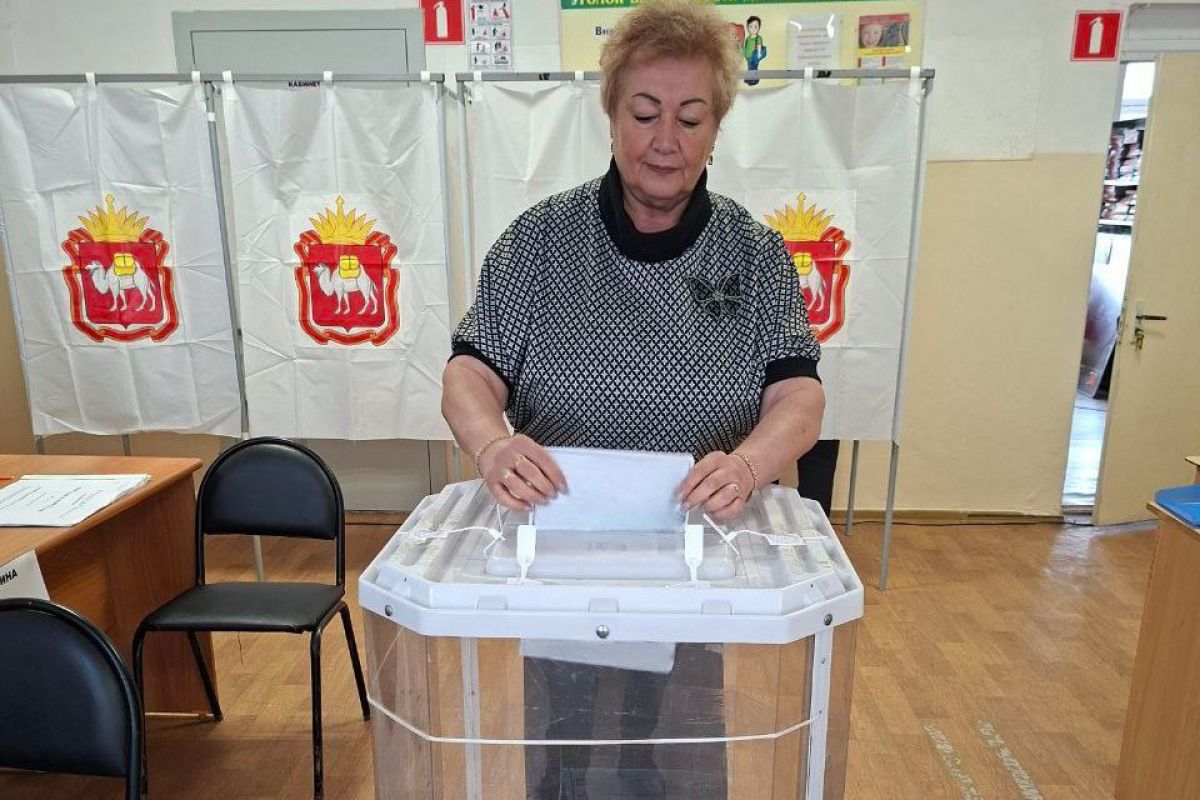 В Чебаркульском районе местные координаторы партпроектов «Единой Росси» «Старшее поколение» Зинаида Безбородова и «Новая школа» Ольга Кондратьева приняли участие в выборах