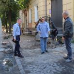 Единороссы Черняховска проверили ремонт тротуаров