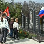 В Год защитника Отечества по всему Еткульскому району при поддержке партийного проекта «Единая Россия» «Историческая память» открываются мемориалы памяти воинам, погибшим в Великую Отечественную войну и в ходе специальной военной операции
