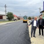 В Карабулаке в рамках партийного проекта «Безопасные дороги» благоустраивается самая длинная автодорога в городе