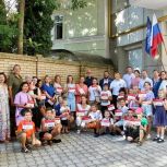 Более 1500 учащихся крымских школ получили канцелярские наборы в рамках традиционной акции «Единой России» «Собери ребенка в школу»