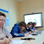 Единороссы провели арт-терапию «Рисуем стресс» для семей участников СВО в Новоайдаре