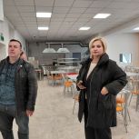Партийный десант «Единой России» осмотрел школу №63 после капремонта в поселке Чернышевск