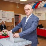Сенатор, региональный координатор партийных проектов «Единой России» «Старшее поколение» и «Шахматный всеобуч» Олег Цепкин отдал свой голос на выборах 2025