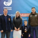 Дмитрий Брянский передал школьные портфели трём семьям Нижнеилимского района