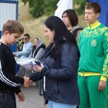 Единороссы передали комплекты формы для воспитанников спортшколы Елецкого района