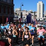 Губернатор Приморья пробежал международный марафон «Мосты Владивостока»