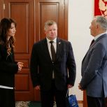 Участник СВО познакомился с работой областной думы