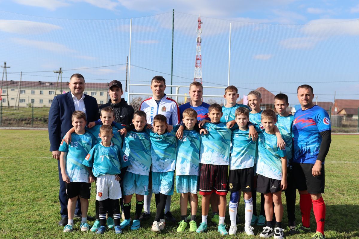 При поддержке «Единой России» в селе Красноярского края модернизировали футбольное поле