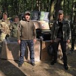 УАЗ, квадроцикл, обогреватели, масксети: «Единая Россия» отправила из регионов на фронт очередную партию помощи