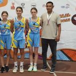 При поддержке «Единой России» в Нововаршавском районе прошёл фестиваль детского дворового баскетбола