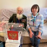 Ветеран Великой Отечественной войны Александр Матвеевич Агеев проголосовал на досрочных выборах губернатора региона