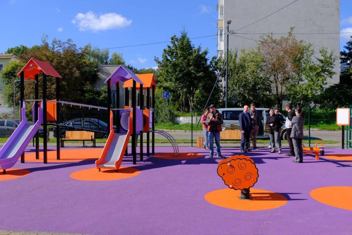 Елена Дятлова проконтролировала благоустройство детских площадок