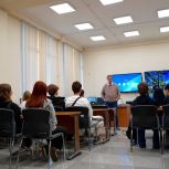 «Единая Россия» организовала для школьников Красноярска профориентационную экскурсию