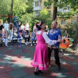 На улице Чкалова, дом 32 прошел праздник двора