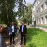 Активисты «Единой России» проконтролировали ход капремонта Экономического лицея в Бердске