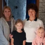 Татьяна Гигель вручила школьные наборы детям Чойского района и Турочака