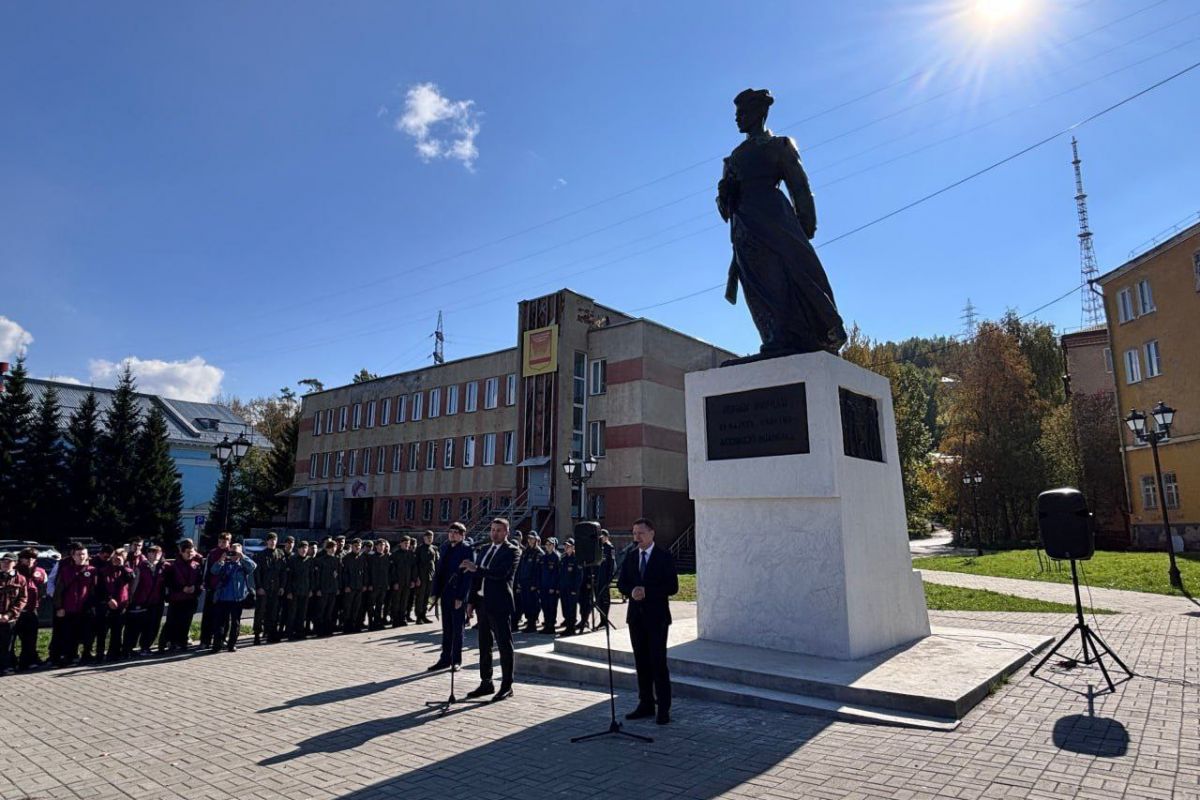 «Единая Россия» приняла участие в открытии обновлённого памятника «Орлёнок» в Златоусте
